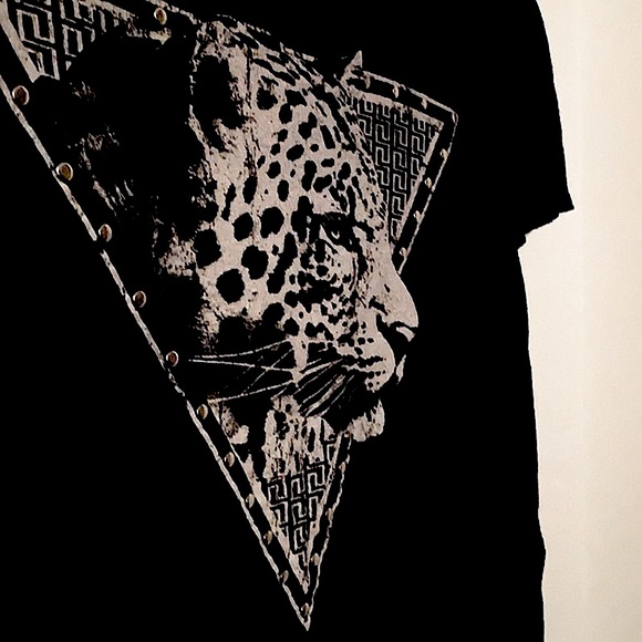 Charlotte Russe Assymetrical Off Shoulder High Low 3-D Tiger Short Sleeve Shirt - Picture 9 of 16